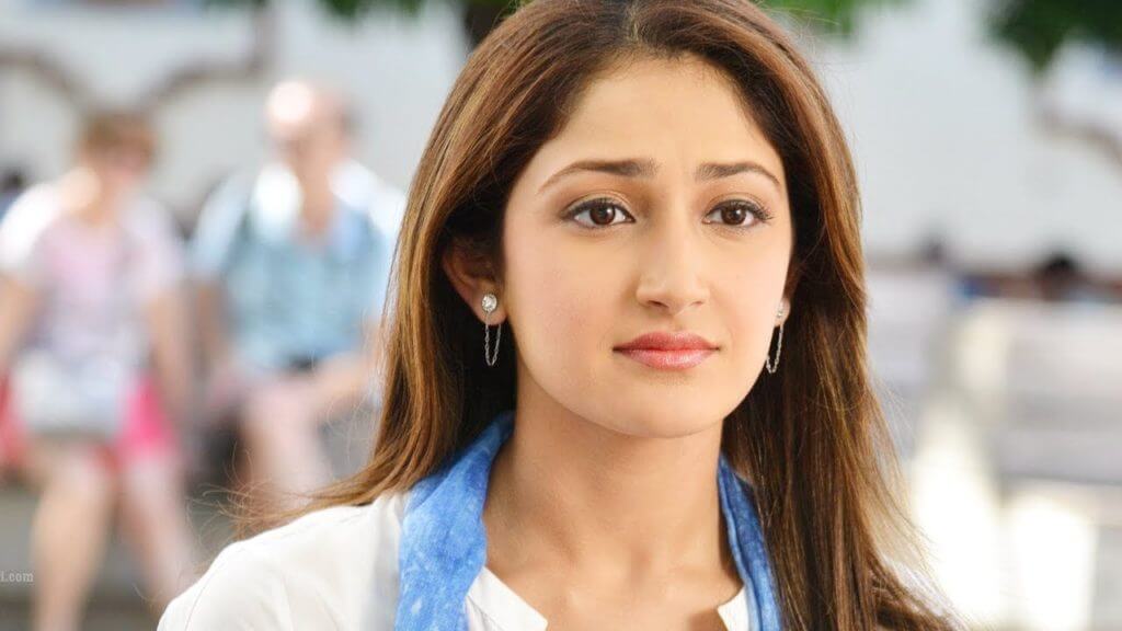 Sayesha Saigal Wiki, Age, Height, Weight, Family, Career, Affairs, Biography & More