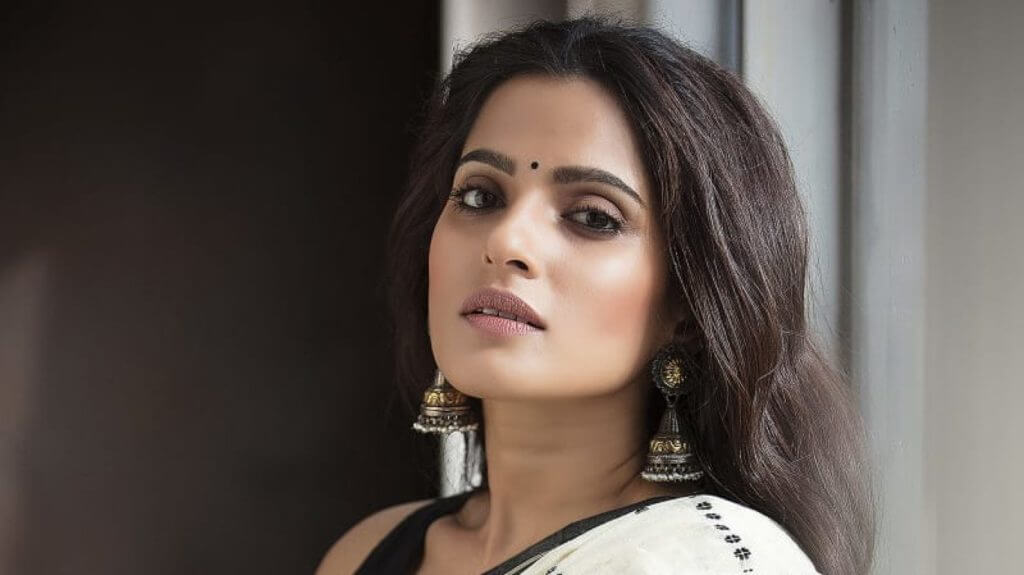 Priya Bapat Wiki, Age, Height, Weight, Family, Affairs, Career, Biography, Images & More