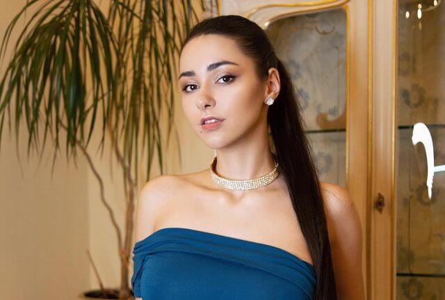 Helga Lovekaty Wiki, Age, Height, Weight, Family, Boyfriends, Biography & Images 