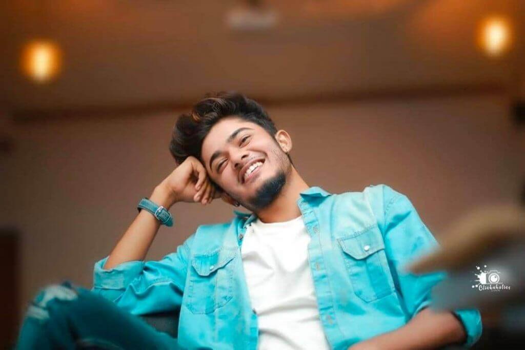 Akhil CJ Birthday, Brother, Sister, Income, Age, Net Worth, Family, Biography, Wikipedia
